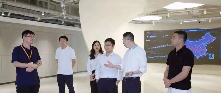 江苏三门峡经济开发区治理委员会发展中心主任狄荟琛一行到多彩联盟科技参观互换
